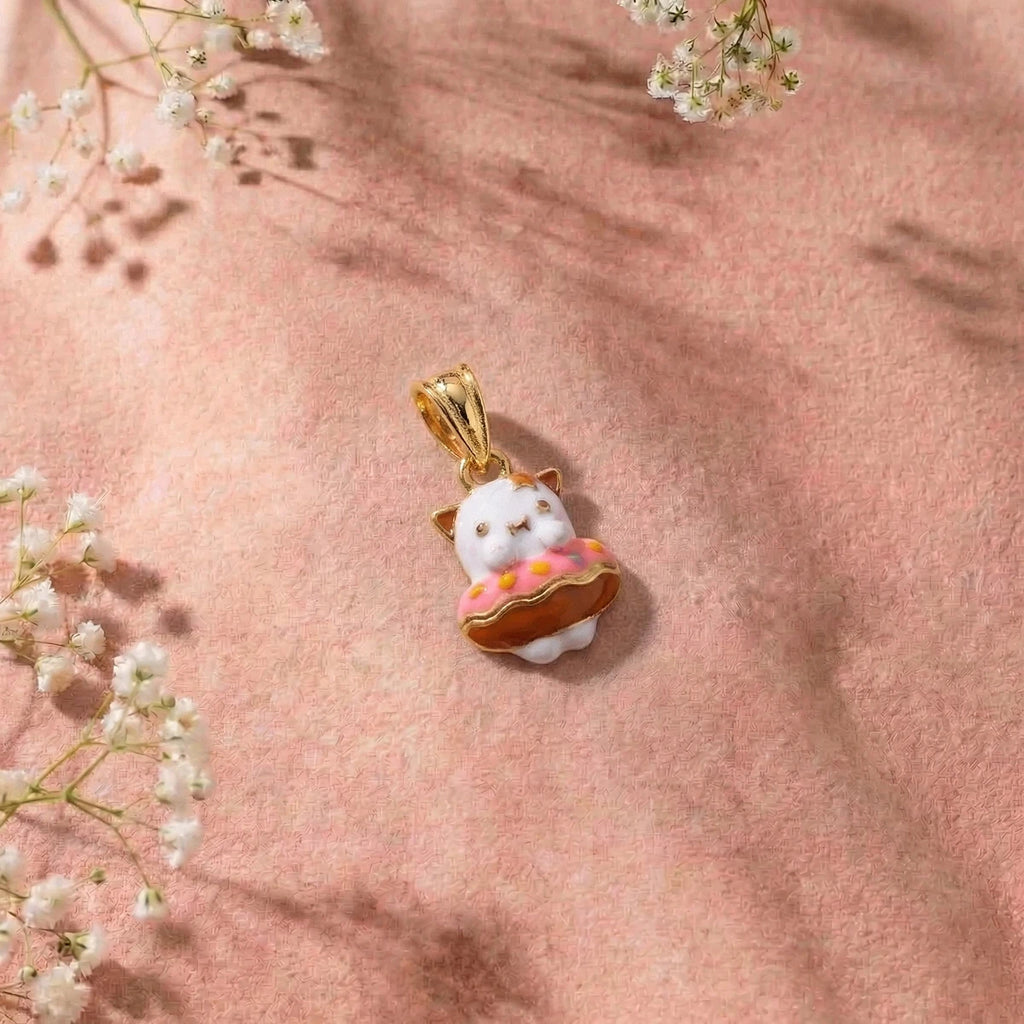 Cosmic Kitty Gold Pendant | Tinyfacets | minimal cosmic kitty gold pendant style