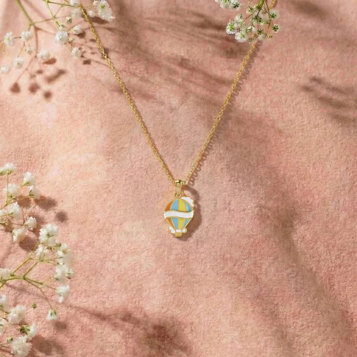 Little Sky Adventure Balloon Gold Pendant | Tinyfacets | minimal little sky adventure balloon gold pendant style