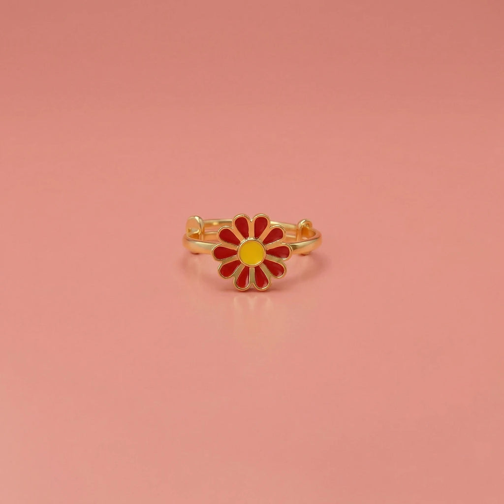 Bloomin Daisy Gold Ring | Tinyfacets | cute bloomin daisy gold ring design